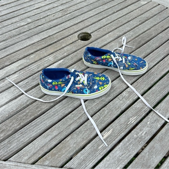 out of this world sneakers👽🍕🍩🪐 Alien pizza size 4 blue spaceship retro - Picture 5 of 9